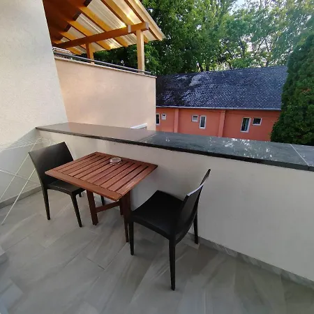 住宿加早餐酒店 Panzio 巴拉通雷勒