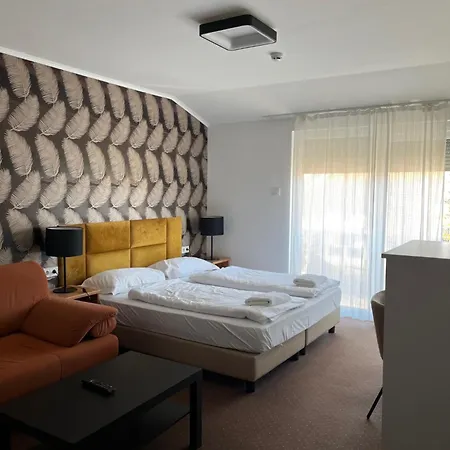 Bed and breakfast Panzió Balatonlelle